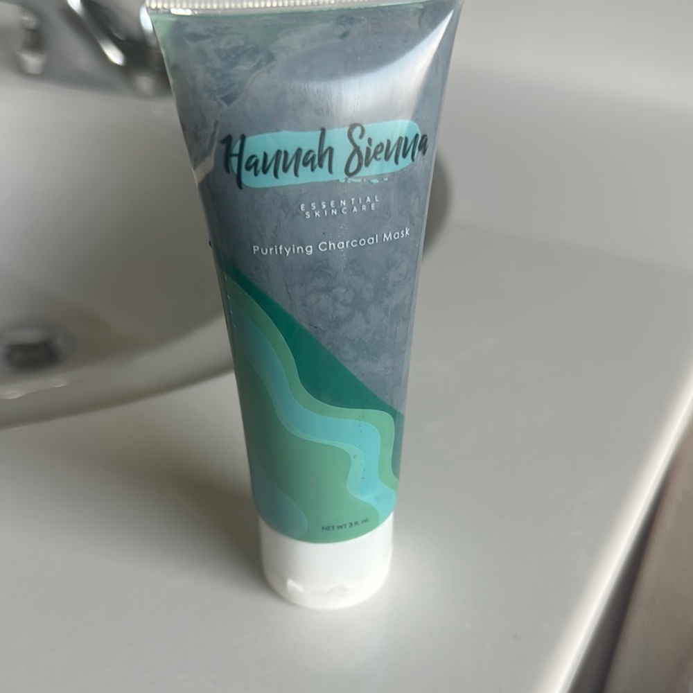 Hannah Sienna Purifying Charcoal Mask